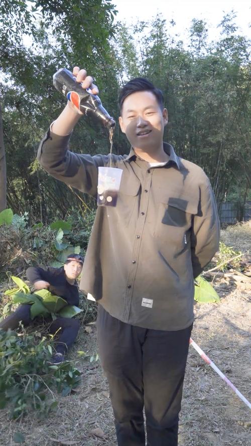 2025年天天彩资料大全和网红面瘫哥在美被捕与网红面瘫哥照片